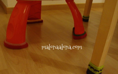 Petits, petits (VIII): patucos y calcetines para mesas y mesitas